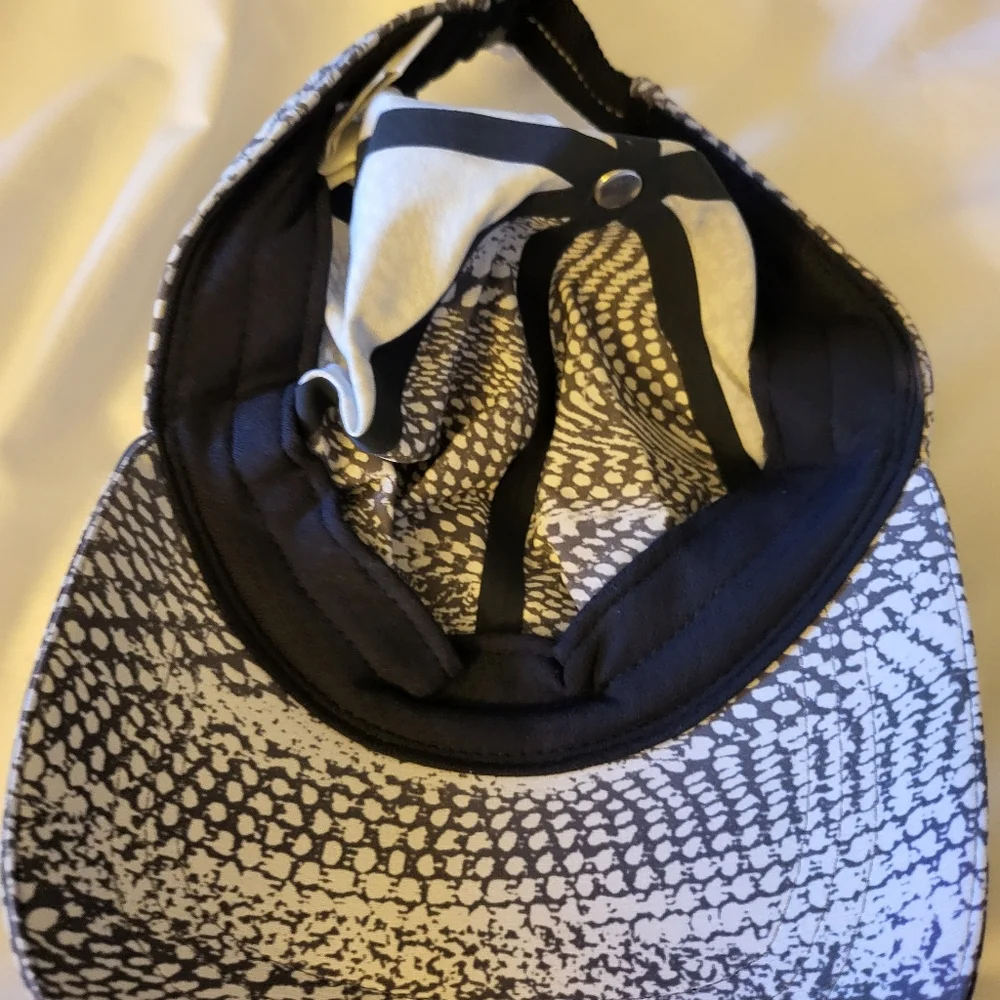 Hat - Picture 3 of 5